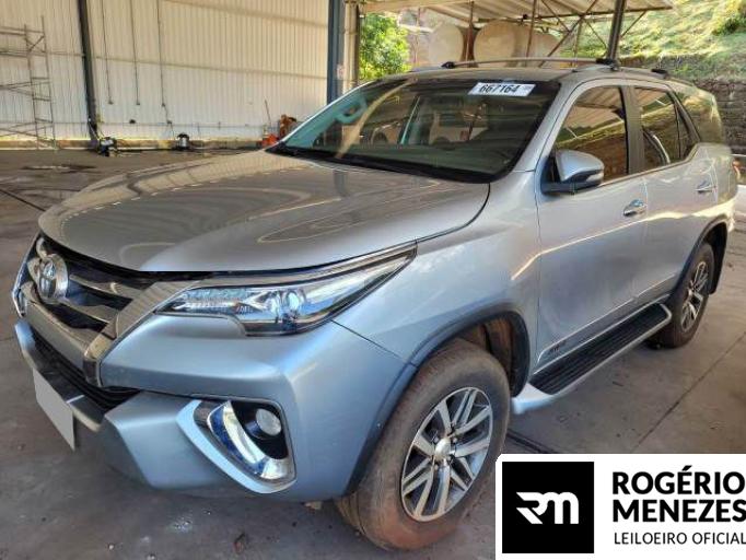 TOYOTA HILUX SW4 16/16